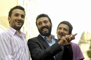 Muro_Nalet_Olsun_Icimdeki_Insan_Sevgisine_10