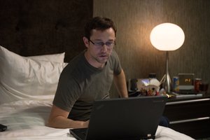 Snowden_Dunyanin_En_Cok_Aranan_Adami_37