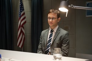 Snowden_Dunyanin_En_Cok_Aranan_Adami_10