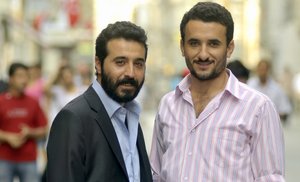 Muro_Nalet_Olsun_Icimdeki_Insan_Sevgisine_24