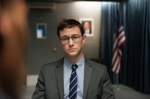 Snowden_Dunyanin_En_Cok_Aranan_Adami_11
