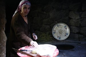 Zuhal_Topal_02