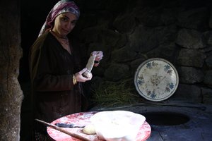 Zuhal_Topal_04