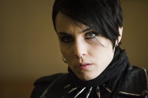Ejderha_Dovmeli_Kiz_Millennium_Uclemesi_I_01