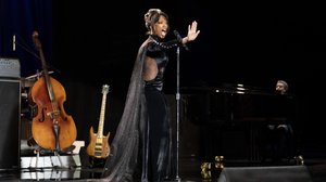 I_Wanna_Dance_With_Somebody_Whitney_Houston_Filmi_02