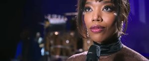 I_Wanna_Dance_With_Somebody_Whitney_Houston_Filmi_15