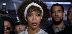 I_Wanna_Dance_With_Somebody_Whitney_Houston_Filmi_12