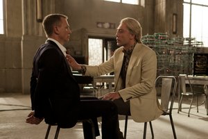 Skyfall_007_24
