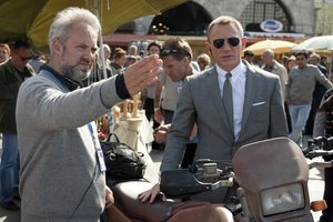 Skyfall_007_34